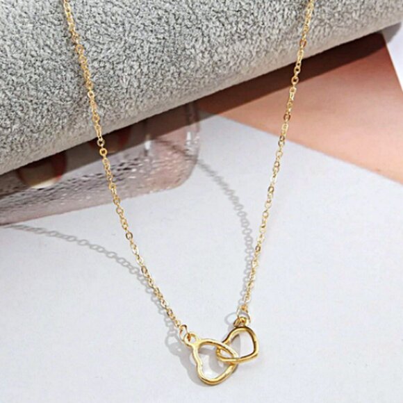 🆕 Womens Dainty Gold Interlocking Hearts Necklace, Great for Layering! - Picture 1 of 3